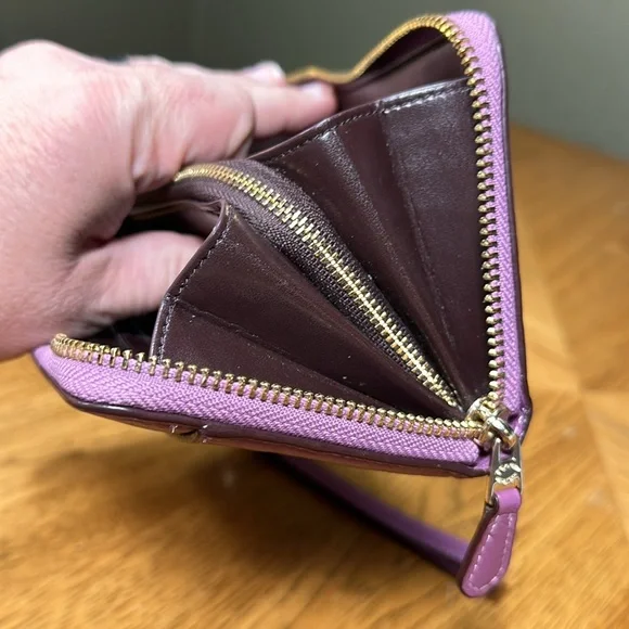 *HTF COLOR* COACH Accordion Zip Wallet With Wristlet Strap - Picture 13 of 16